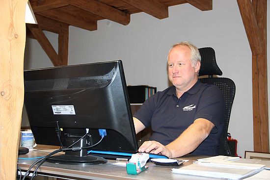 Der Bautenschutz-Profi im Sauerland: Markus Schrewe aus Olsberg-Wiemeringhausen. Foto: Inga Bremenkamp