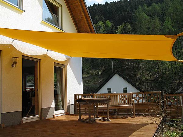 Sonnensegel halten auch bei starkem Wind einiges aus. Foto: Michel Planen