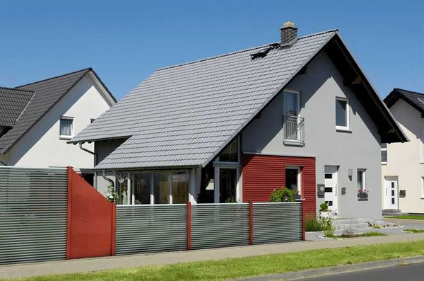 Aluminiumzaun im Sauerland: schön, edel und pflegeleicht. Foto: VALU Gmbah