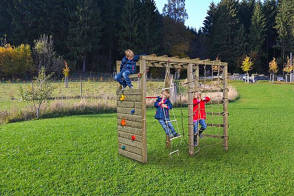 Holzspielgeräte für den Garten im Sauerland. Foto: Gieco