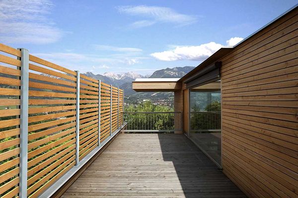 Zaun aus Holz und Aluminium. Foto: VALU GmbH